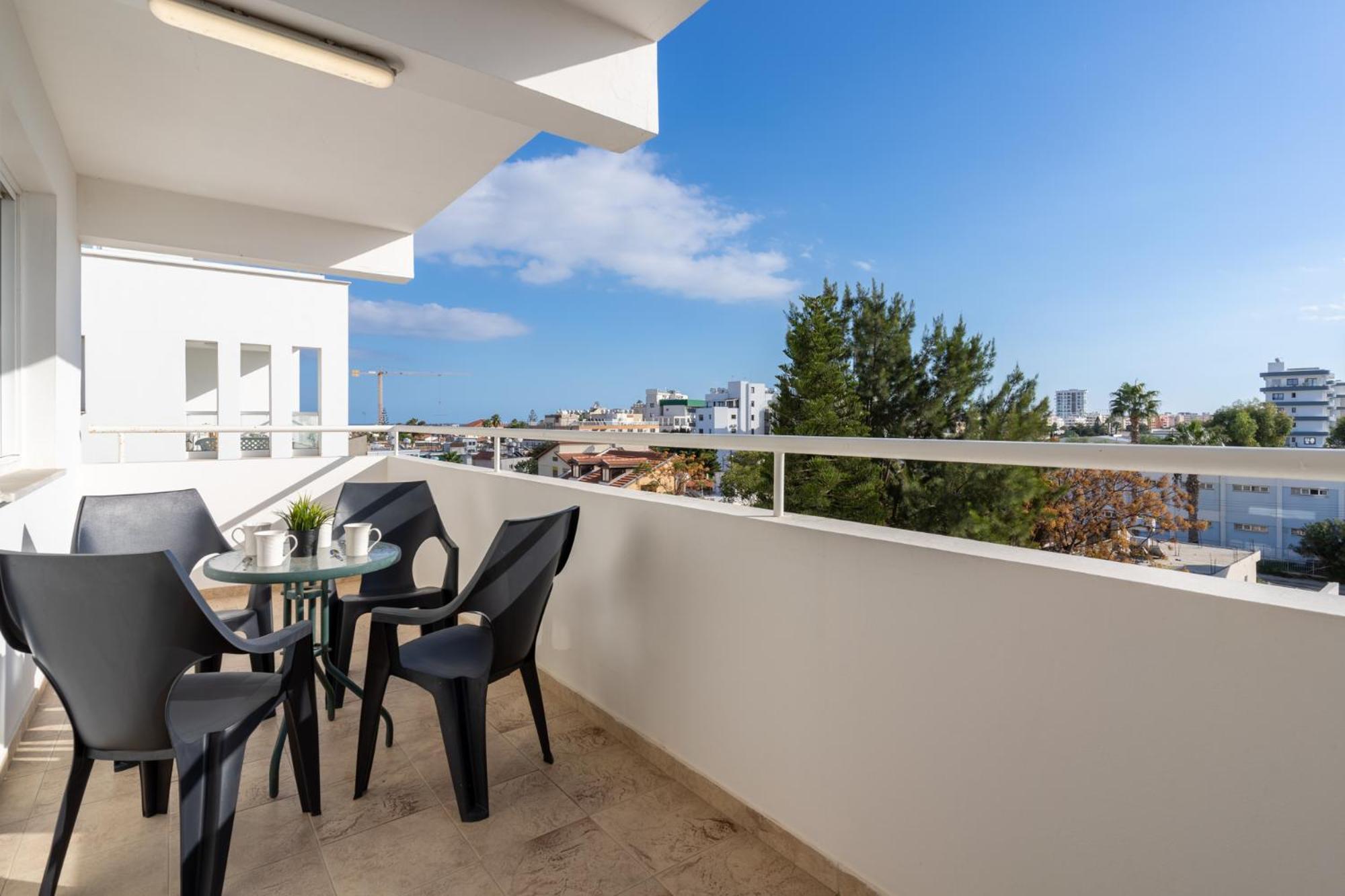 Jayde 2-Bedroom Apartment In לרנקה מראה חיצוני תמונה